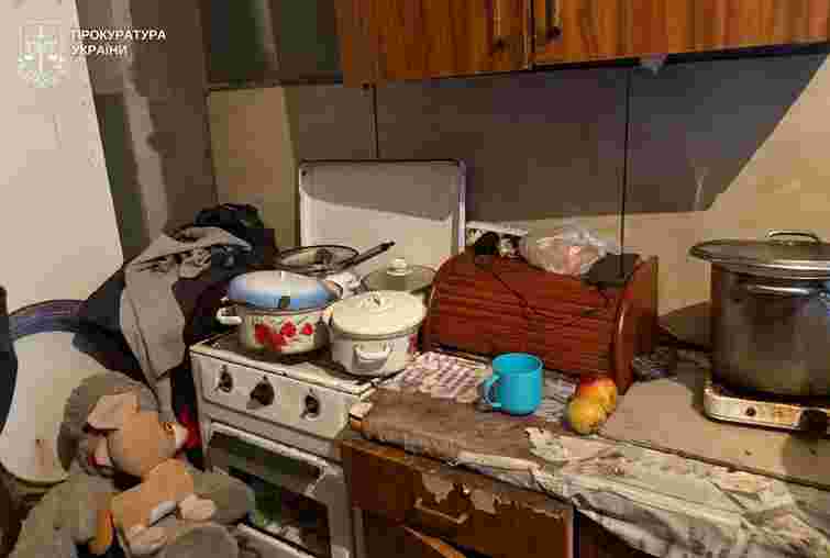 Сімох дітей вилучили з багатодітної родини на Львівщині через погані умови проживання