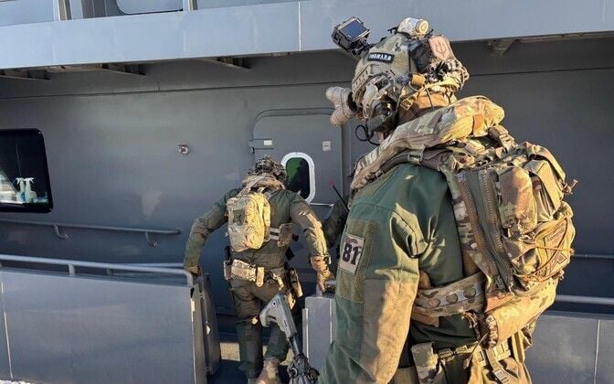 Фото PPA, спеціальний підрозділ поліції K-Commando піднявся на борт судна
