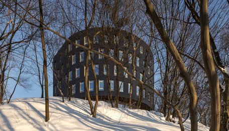 Біля парку Погулянка за 2,6 млн доларів продають новий медично-офісний центр 