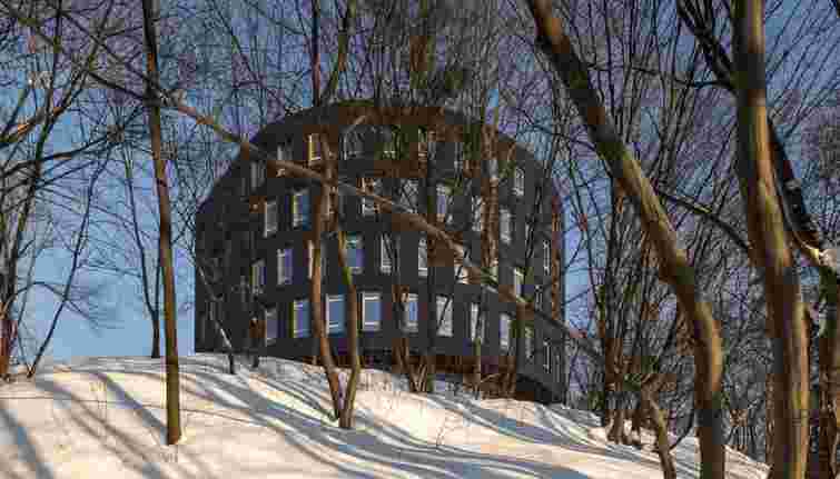 Біля парку Погулянка за 2,6 млн доларів продають новий медично-офісний центр 