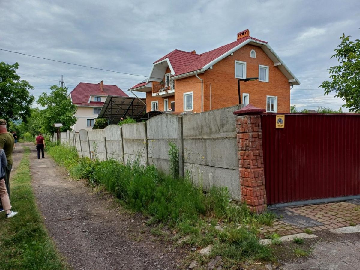 У Малехові розблокували комунальну дорогу, яку понад 17 років перекривав незаконний паркан