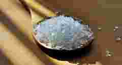 Чи справді сіль топить лід на дорогах: просте пояснення наукового процесу