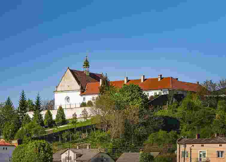 Бернардинський монастир на території колишньої колонії в Бережанах передали УГКЦ