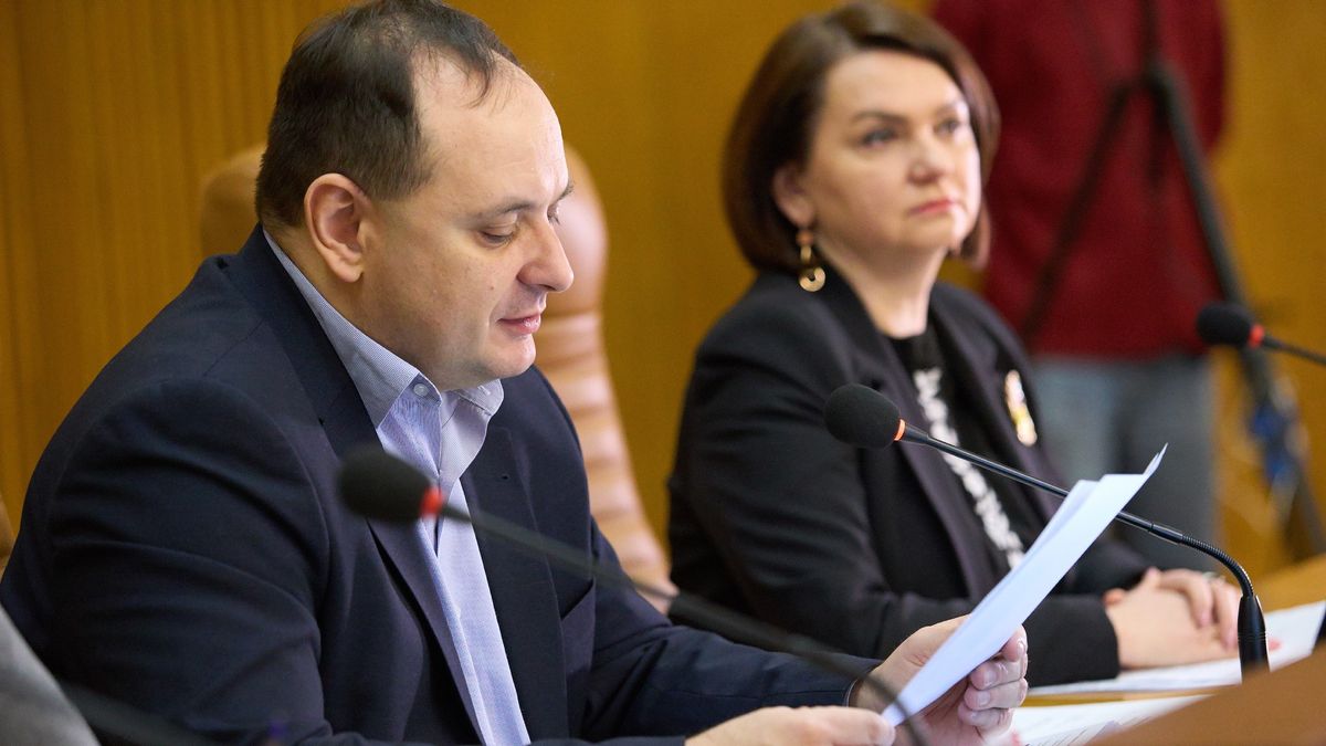 Франківські депутати закликали уряд зупинити реформу старшої школи