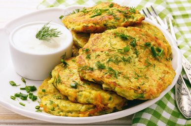 Ніжні оладки з капусти. Рецепт дня