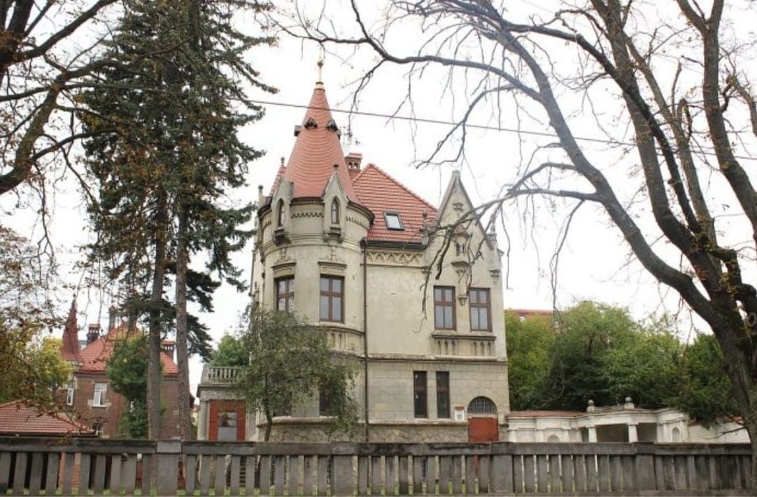 Вілла на вул. Коновальця, 100