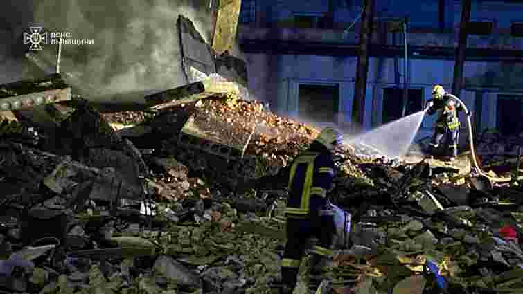 Біля Стрия у двоповерховій будівлі АТП стався потужний вибух