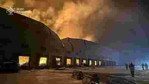 Російський обстріл знищив склади Roshen на Київщині