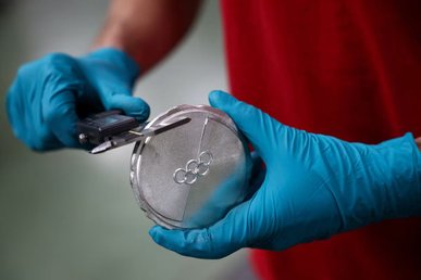 Нагороди Олімпіади-2026 вдвічі перевищили Ігри-2024 в Парижі: скільки коштує золота медаль