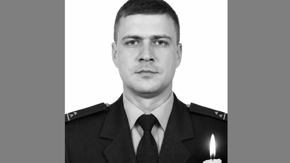 На Київщині під час ліквідації наслідків удару РФ загинув рятувальник ДСНС