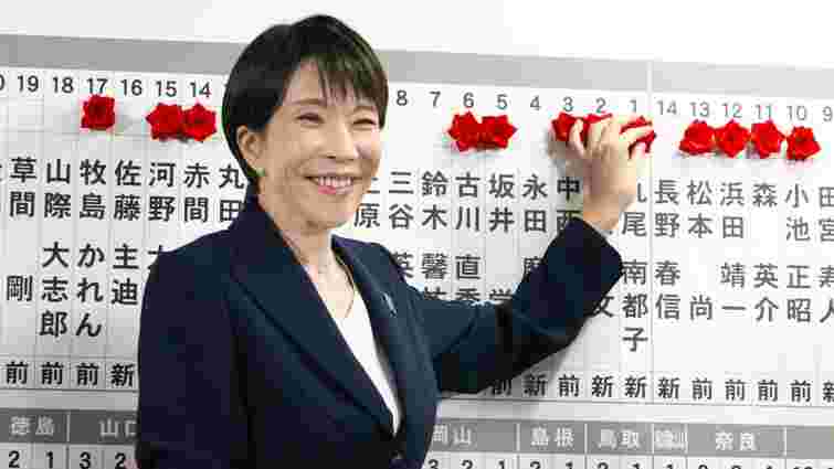 В Японії на дострокових парламентських виборах перемогла партія чинної премʼєр-міністерки