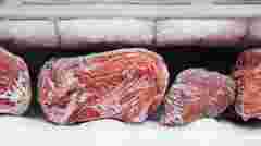 Незвично, але дуже дієво: як швидко розморозити м'ясо, якщо бракує часу