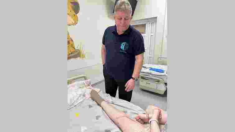 Ортопедам Львова вдалося зберегти 16-річній дівчині уражену остеосаркомою ногу