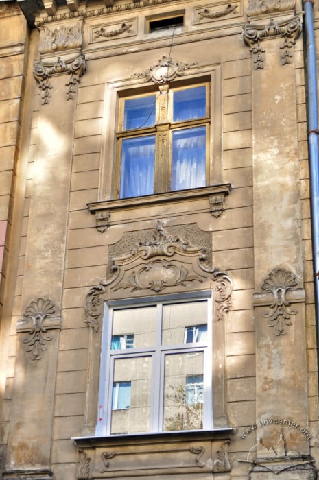 Ліпнина на фасаді (фото Олександра Маханця/Центр міської історії)