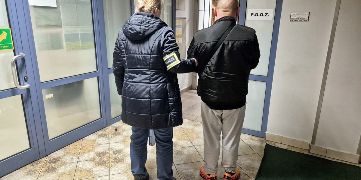 Фото поліції Варшави, затримані поляки за напад на українок