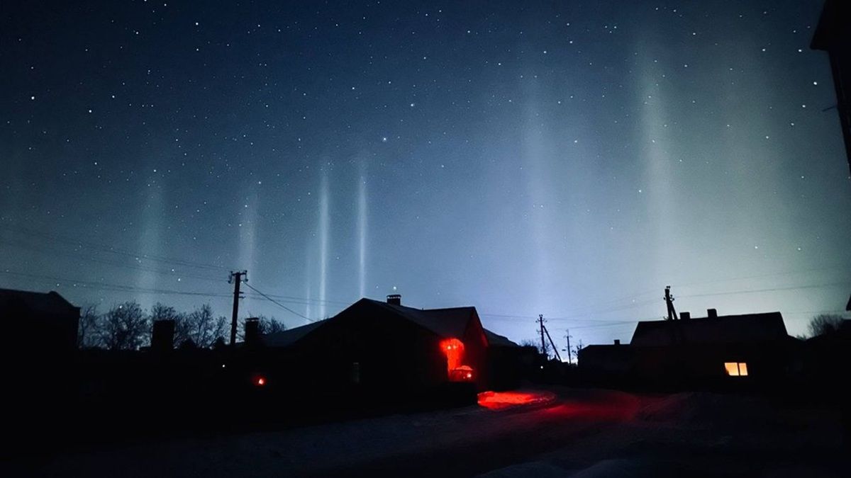 На Тернопільщині спостерігали рідкісне природне явище «світлові стовпи»
