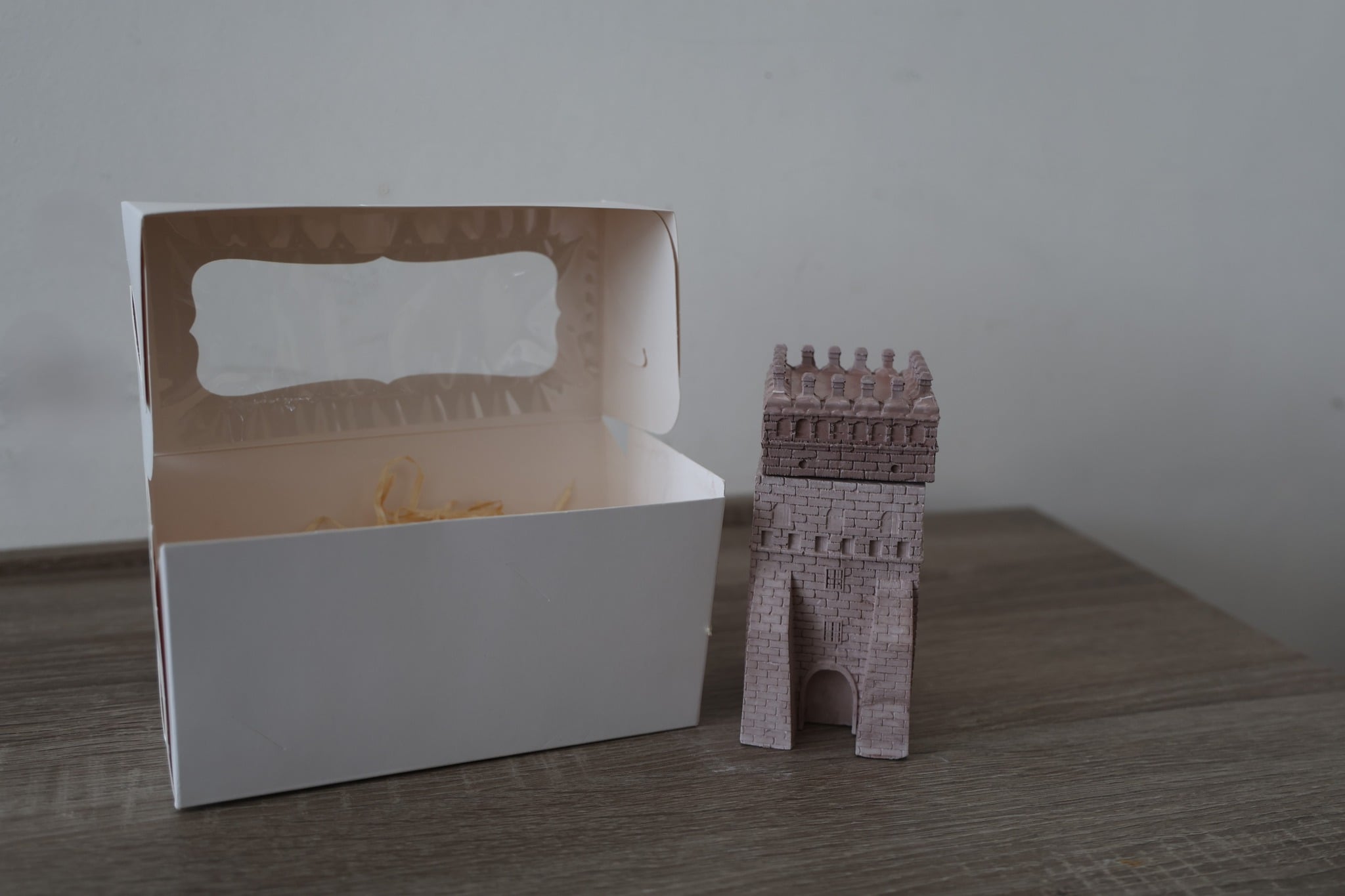 Подарункові набори складаються з ароматизованої свічки та пакування (фото міськради)