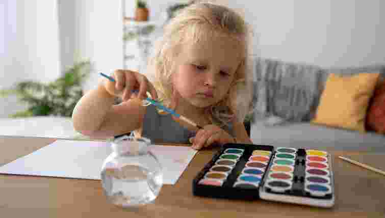 Люди часто не знають, що це за кольори: «брунатний», «блаватний», «смарагдовий»