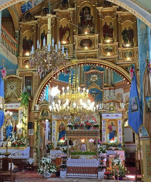 Інтерʼєр церкви в Деревні (фото Ігоря Литвина)