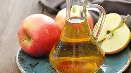 Навіщо додавати оцет у тісто та як він змінює структуру випічки 