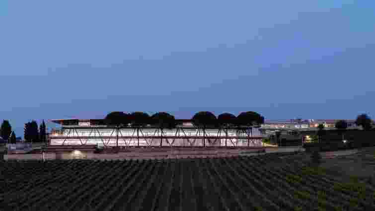 Новий виробничий хаб Balenciaga: як архітектурна студія відновила покинуту італійську фабрику