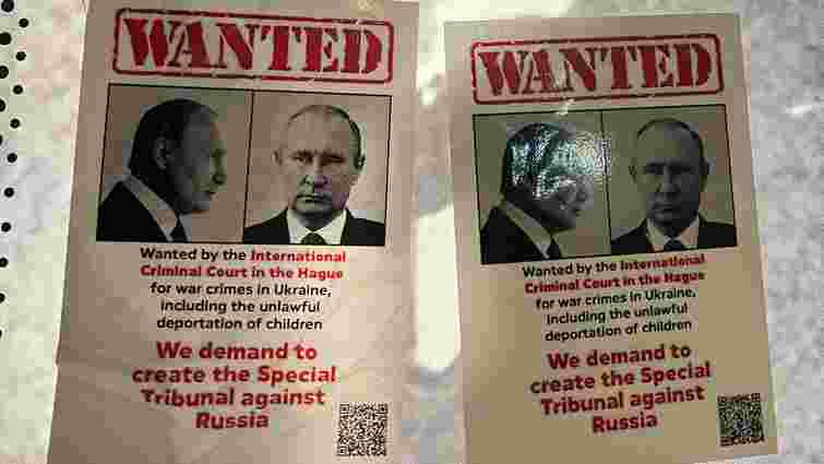 Українці розклеїли сотні наліпок із зображенням Путіна у Мілані та Кортіна-д’Ампеццо