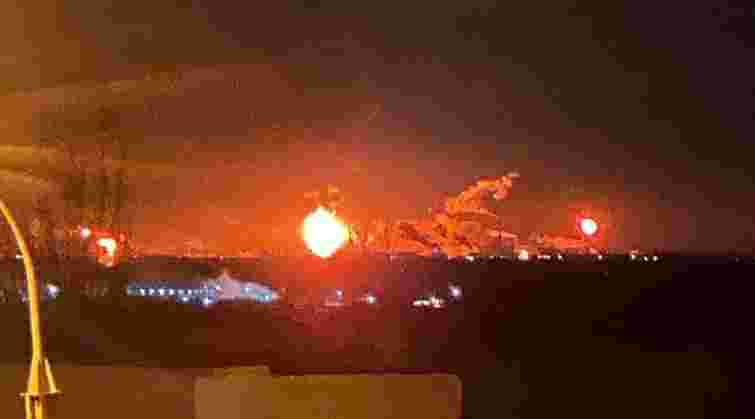 У російському Волгограді після атаки дронів загорівся НПЗ 