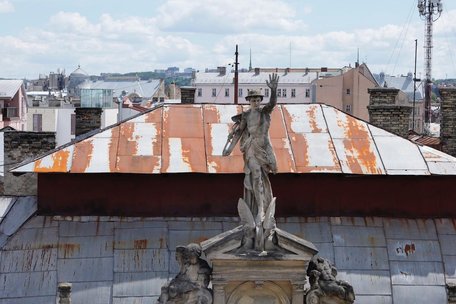 У центрі Львова продали ще частину будинку з Меркурієм за понад 17 млн грн