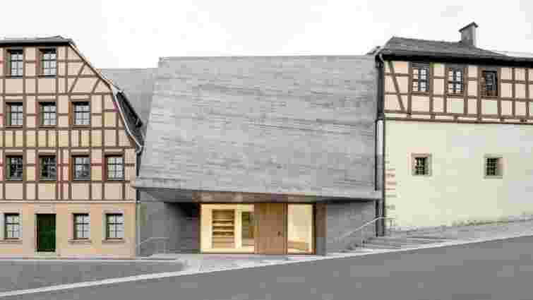 Сучасна архітектура між старовинними будівлями: у Німеччині спроєктували Музей перламутру
