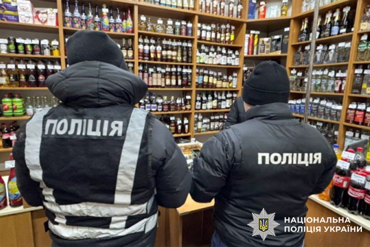 Поліція викрила продаж фальсифікованого алкоголю та сигарет у магазинах Хмельницького