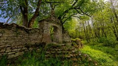 Дев’ятир: село, яке розділив кордон