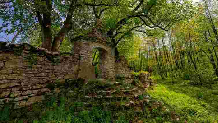 Дев’ятир: село, яке розділив кордон