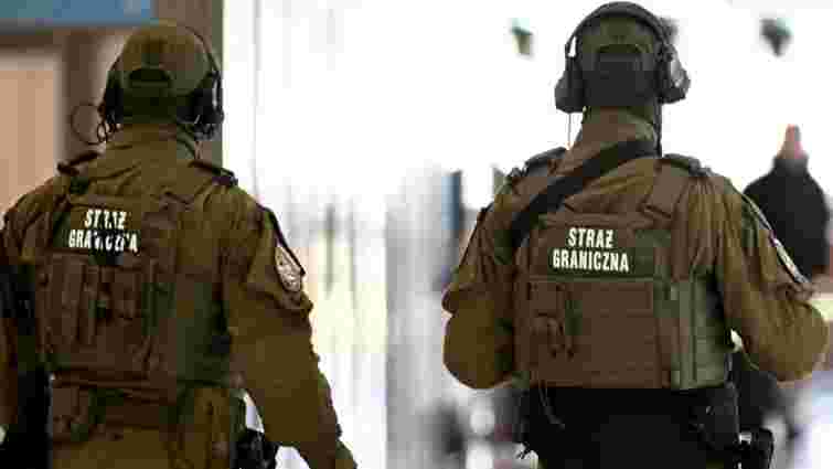 У польському аеропорту затримали українця, якого розшукували спецслужби
