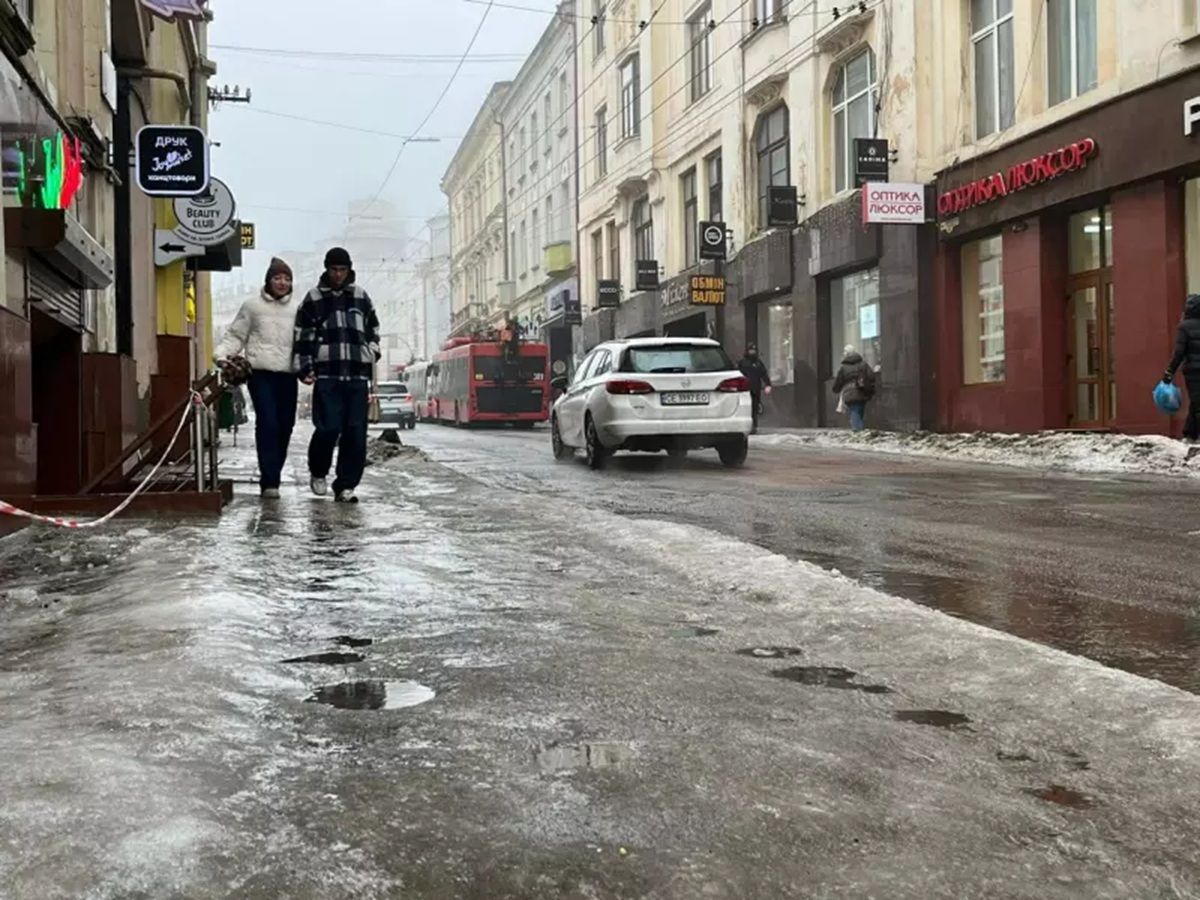 У Чернівцях прокуратура розслідує понад 100 випадків травмування людей під час ожеледиці