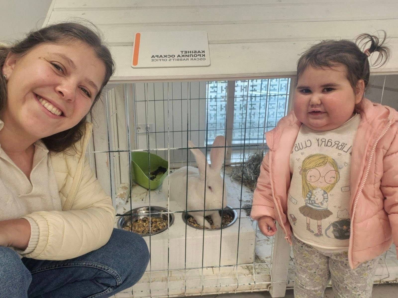 Марічка з мамою до операції