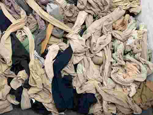 Старі колготки на вагу золота: як використати їх у саду