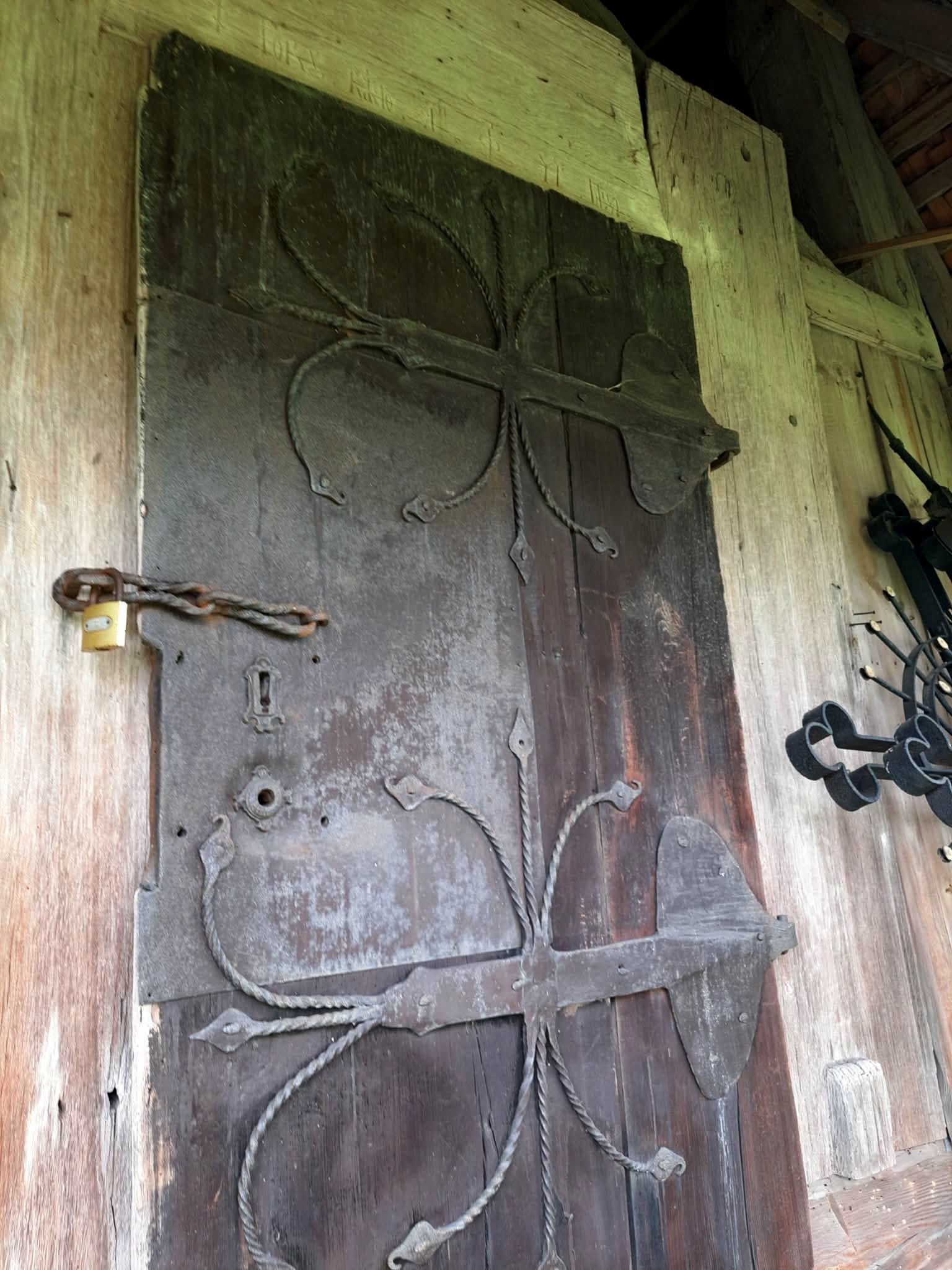 Двері дзвіниці (фото ZAXID.NET)