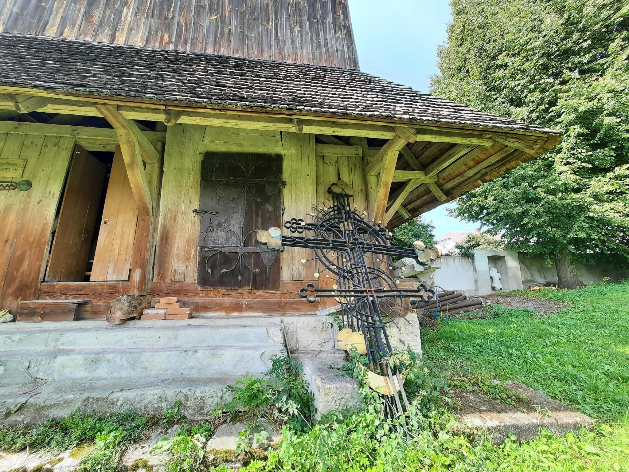 Старі хрести (фото ZAXID.NET)