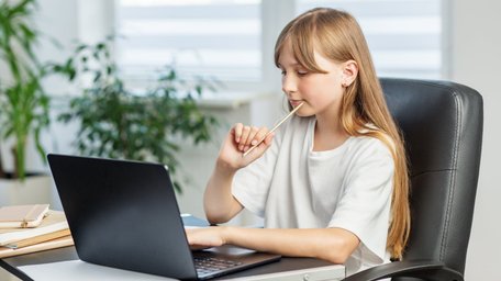 Доступ дітей до соцмереж: чому його можуть обмежити та яка альтернатива