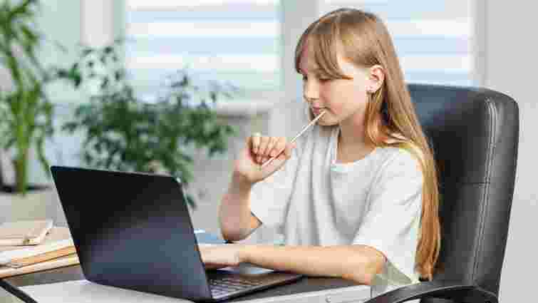 Доступ дітей до соцмереж: чому його можуть обмежити та яка альтернатива