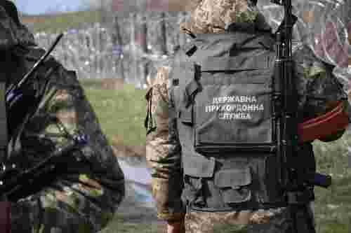 Посадовці ДПСУ з Києва уникли покарання за переправлення ухилянтів на Закарпатті