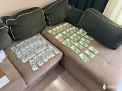 Службовців «Укрзалізниці» та ДСНС викрили на торгівлі посадами у Франківську