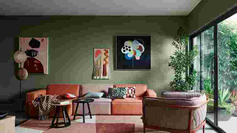 4 кольори, які найкраще приховають плями на стінах