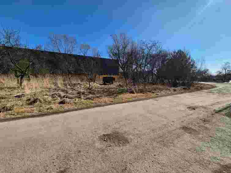 Батьки заступника голови ЛОР купили ділянку під будівництво ТЦ біля Львова