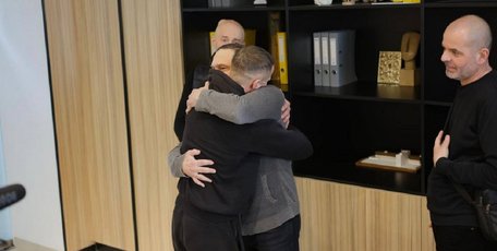 Син донора  зустрівся у Львові з трьома чоловіками, яким пересадили органи його батька