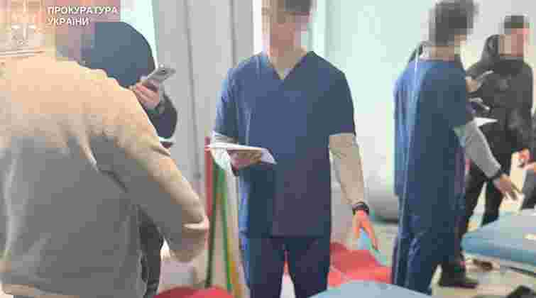 Реабілітолога військового госпіталю у Винниках затримали за вимагання 80 тис. грн хабаря