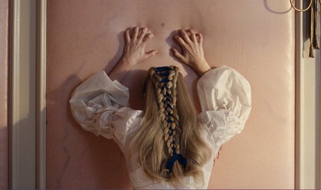 «Буремний перевал»: яким є роман Емілі Бронте у кіно