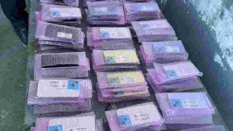 Мешканця Львівщини судили за контрабанду смартфонів у запасному колесі