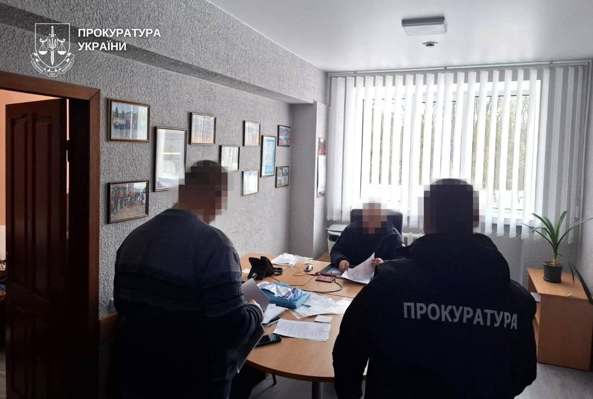 Керівництво ДСНС Хмельниччини підозрюють у закупівлі неякісних костюмів на 14 млн грн