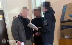 Під час затримання чоловіка в Хмельницькому поліцейський зламав йому ногу та ребро